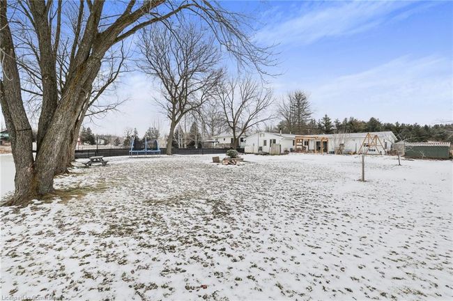 945 Regional Rd 97, House other with 3 bedrooms, 2 bathrooms and 8 parking in Puslinch ON | Image 4