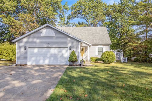 9070 Saint Joe River Rd, White Pigeon, MI, 49099-9447 | Card Image