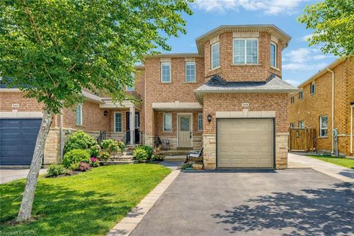 2468 Newcastle Cres, Oakville, ON, L6M4P3 | Card Image