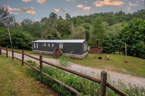 580 Atoah Cir, Robbinsville, NC, 28771-8092 | Card Image