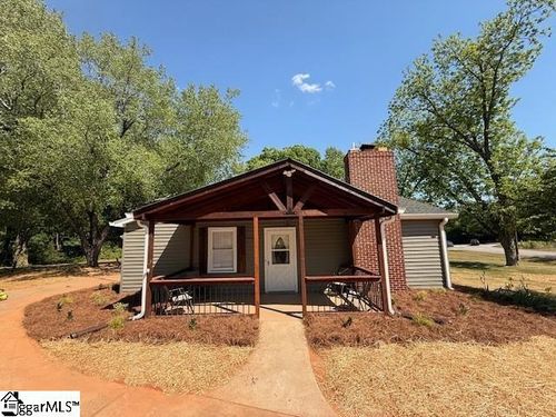 653 Enoree Rd, Travelers Rest, SC, 29690-8810 | Card Image