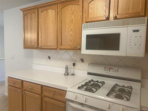 1082 Savoy Dr, Huntingtn Sta, NY, 11747-5279 | Card Image