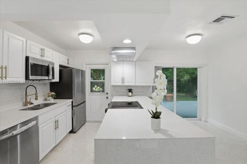 3330 N 72nd Ter, Hollywood, FL, 33024-2417 | Card Image