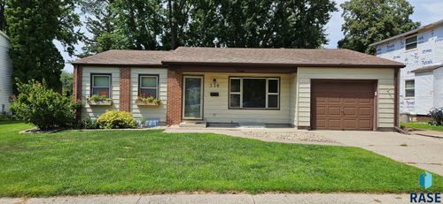 336 21st Ave S, Brookings, SD, 57006-2712 | Card Image
