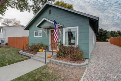 722 E 4th St, House other with 2 bedrooms, 1 bathrooms and 1 parking in Emmett ID | Image 2