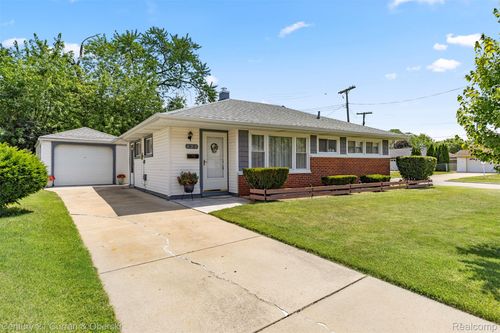 420 Lytle Pl, Garden City, MI, 48135-2667 | Card Image