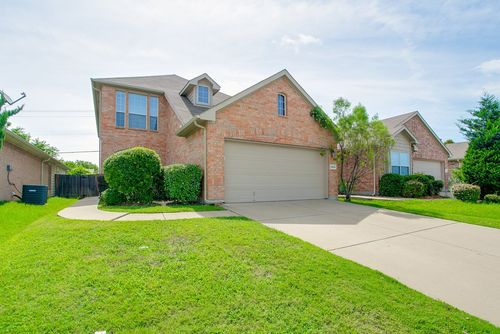 5824 Melanie Ct, Fort Worth, TX, 76131-1622 | Card Image