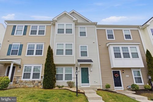 37 Britania Ct, MARTINSBURG, WV, 25405-5820 | Card Image