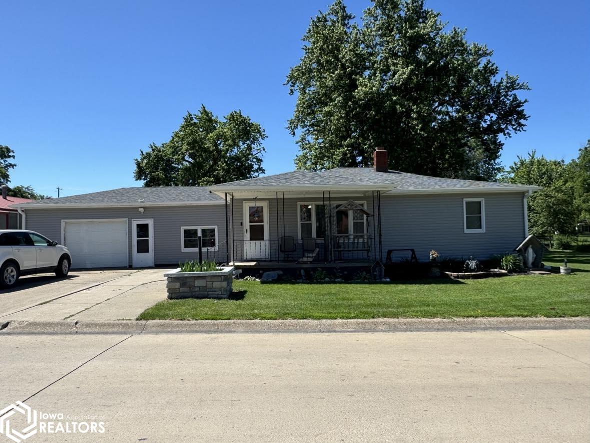 Walnut St, Centerville, IA 52544