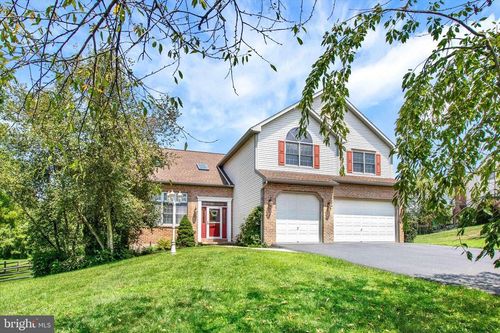 109 Golf Cir, BERNVILLE, PA, 19506-9501 | Card Image