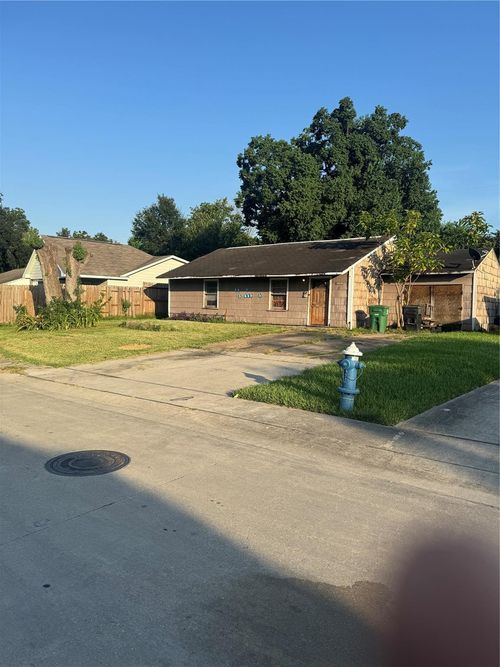5942 Southridge St, Houston, TX, 77033-1028 | Card Image