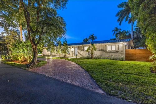 615 Ne 115th St, Biscayne Park, FL, 33161-6203 | Card Image