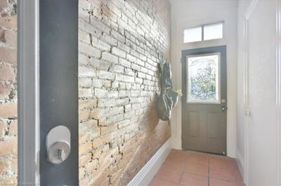 271 Mary St, Townhouse with 2 bedrooms, 1 bathrooms and null parking in Hamilton ON | Image 2