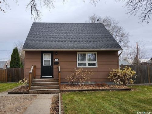 218 24th St E, Prince Albert, SK, S6V1R5 | Card Image