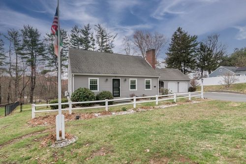 27 E Circle Dr, East Longmeadow, MA, 01028-1330 | Card Image