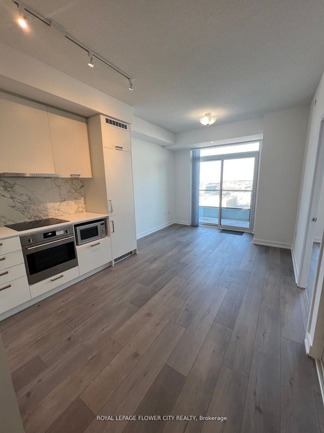 1715 - 10 Honeycrisp Cres, Condo with 2 bedrooms, 1 bathrooms and null parking in Vaughan ON | Image 5