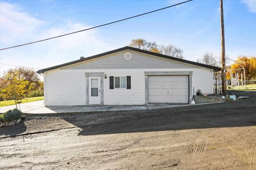 41 4th St, Eltopia, WA, 99330-9610 | Card Image