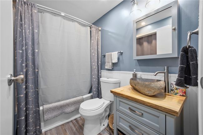 Upper Full Bath - Quite An Eye Catching Sink | Image 18