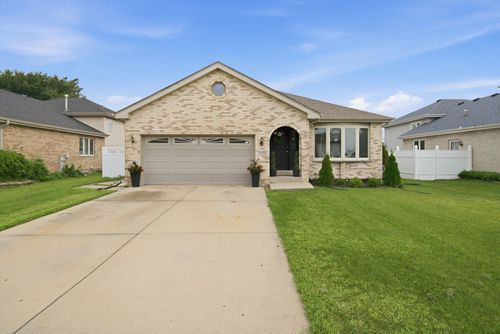 8402 S Thomas Avenue, Bridgeview, IL, 60455 | Card Image