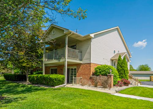 9843 Parkway Dr, Highland, IN, 46322-2383 | Card Image