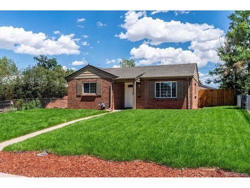 3230 Magnolia St, Denver, CO, 80207-2201 | Card Image
