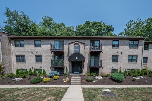 7b-300 Gilkeson Rd, Mt. Lebanon, PA, 15228-1083 | Card Image