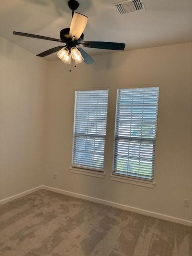 Carpeted spare room featuring baseboards, visible vents, and a ceiling fan | Image 28