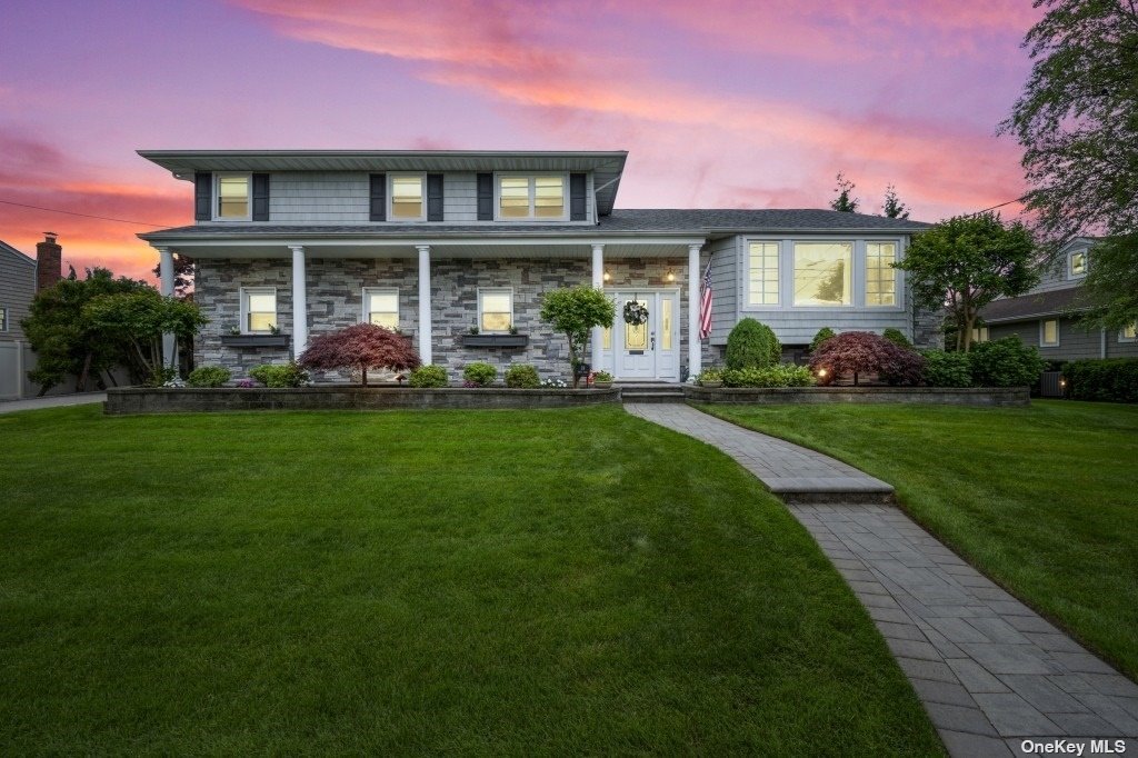 Knell Dr, Massapequa Park, NY 11762