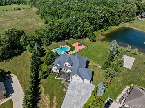 6-65884 Windrose Ct, Ray Twp, MI, 48096-1837 | Card Image