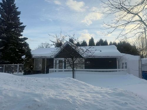 101 Rue Briand, Saguenay (Chicoutimi), QC, G7G1A3 | Card Image