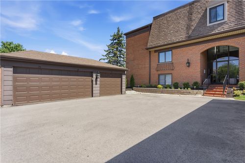 27-1600 Pine Tree Ln, West Carrollton, OH, 45449-2570 | Card Image