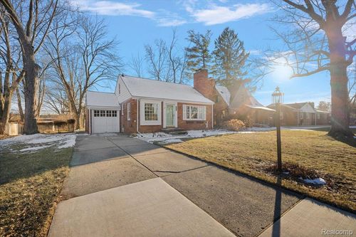 17601 Cambridge Blvd, Lathrup Village, MI, 48076-3585 | Card Image