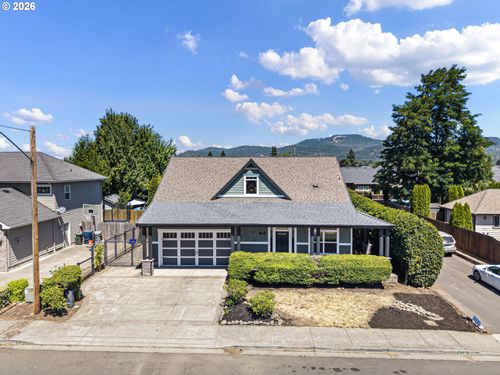962 T St, Springfield, OR, 97477-2302 | Card Image