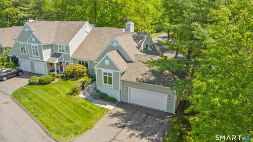 1 Greenwich Ln, Avon, CT, 06001-4564 | Card Image