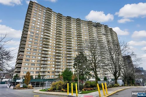 555 North, Fort Lee, NJ, 07024 | Card Image