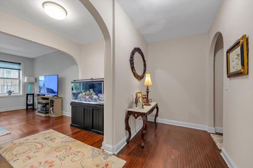 b2l-117 Park Ln S, Kew Gardens, NY, 11415 | Card Image
