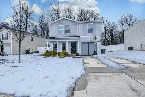 2902 Desmond Woods Dr, Greensboro, NC, 27405-9754 | Card Image