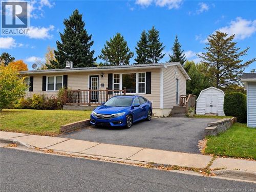 15 Bird St, Nackawic, NB, E6G1B9 | Card Image
