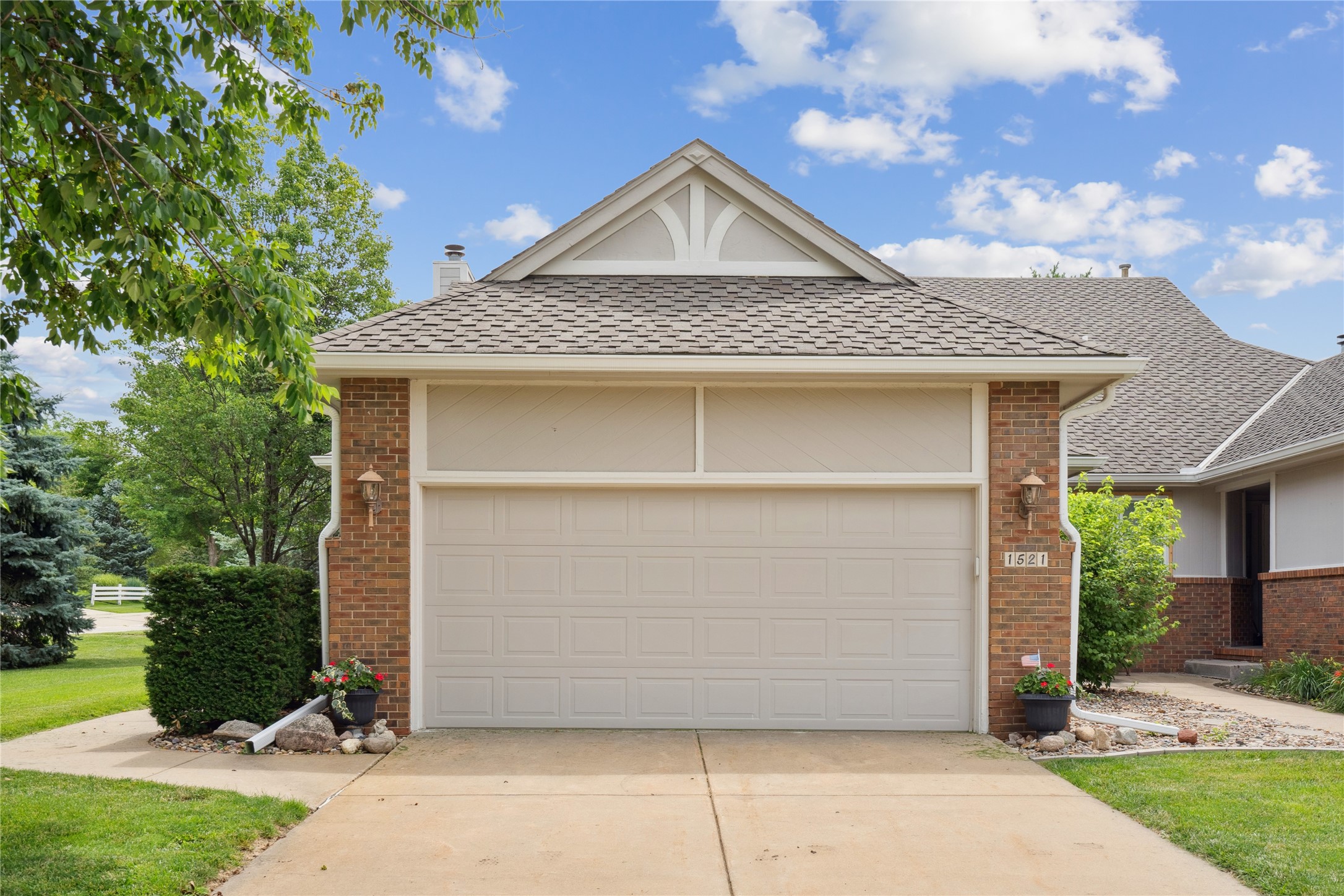 Dover Bay Dr, Clive, IA 50325