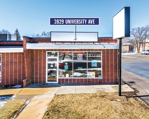 2829 University Ave, Waterloo, IA, 50701-3335 | Card Image