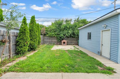 27534 Sheridan St, Garden City, MI, 48135-3171 | Card Image