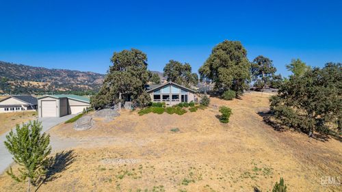 23600 Lakeview Dr, Tehachapi, CA, 93561-9188 | Card Image