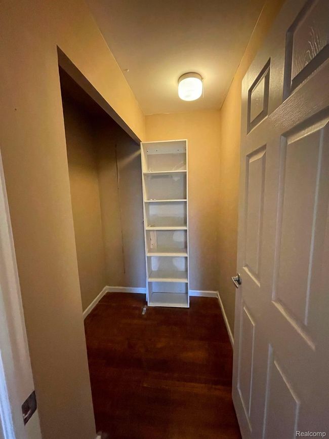 1012 Stratford Ln, Condo with 4 bedrooms, 3 bathrooms and null parking in Bloomfield Hills MI | Image 15