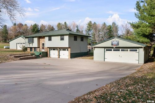 5138 306th St, Dixon, IA, 52745-9702 | Card Image