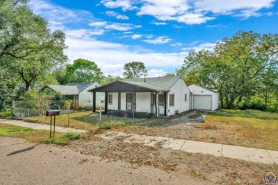 2719 Se Monroe St, House other with 3 bedrooms, 1 bathrooms and null parking in Topeka KS | Image 2