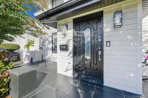 278 Morris Ave, Inwood, NY, 11096-2016 | Card Image