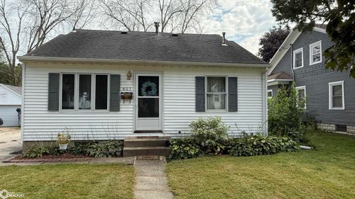 807 10th St Ne, Mason City, IA, 50401-2419 | Card Image