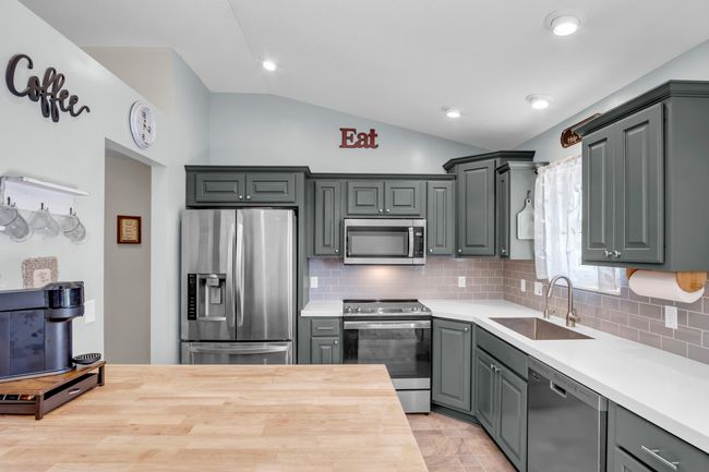 1430 Redbud Ct, House other with 5 bedrooms, 3 bathrooms and null parking in Halstead KS | Image 10