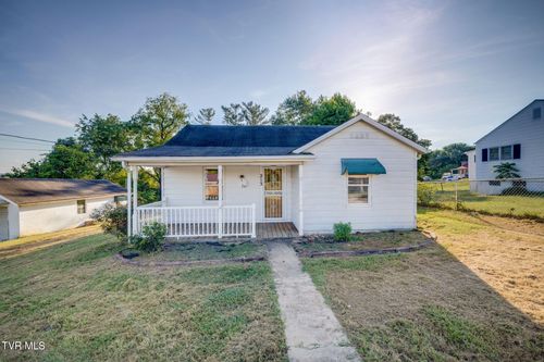 213 Hill Ave, Surgoinsville, TN, 37873-3140 | Card Image