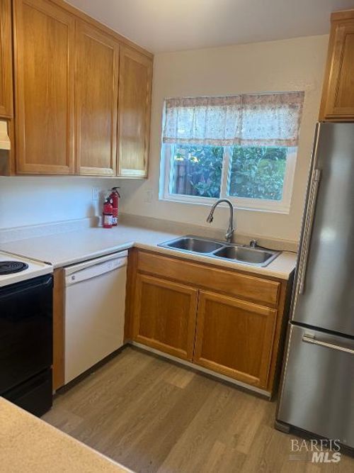 647 Racquet Club Cir, Rohnert Park, CA, 94928-2542 | Card Image